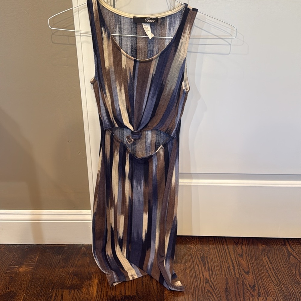 Chic Striped Sleeveless Midi Dress with cut out